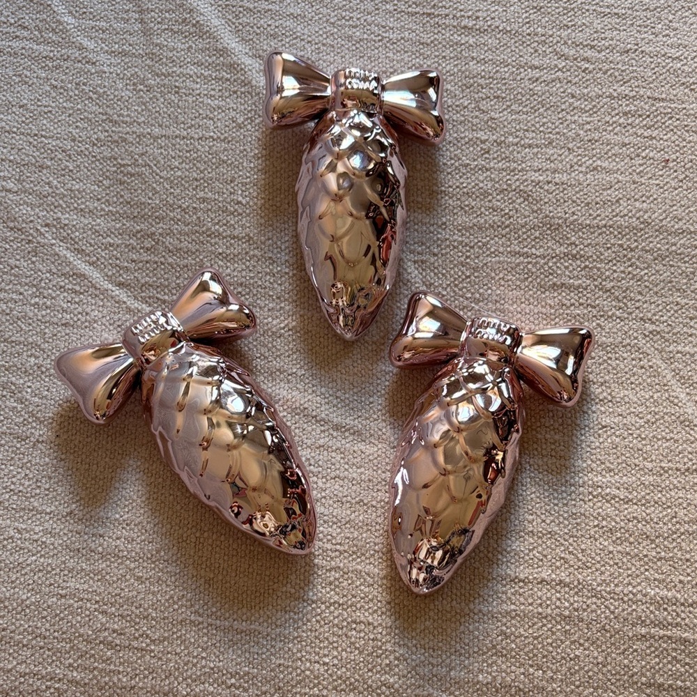 💕 Miu MiuRose Gold Bow Pinecone Ornament (1)